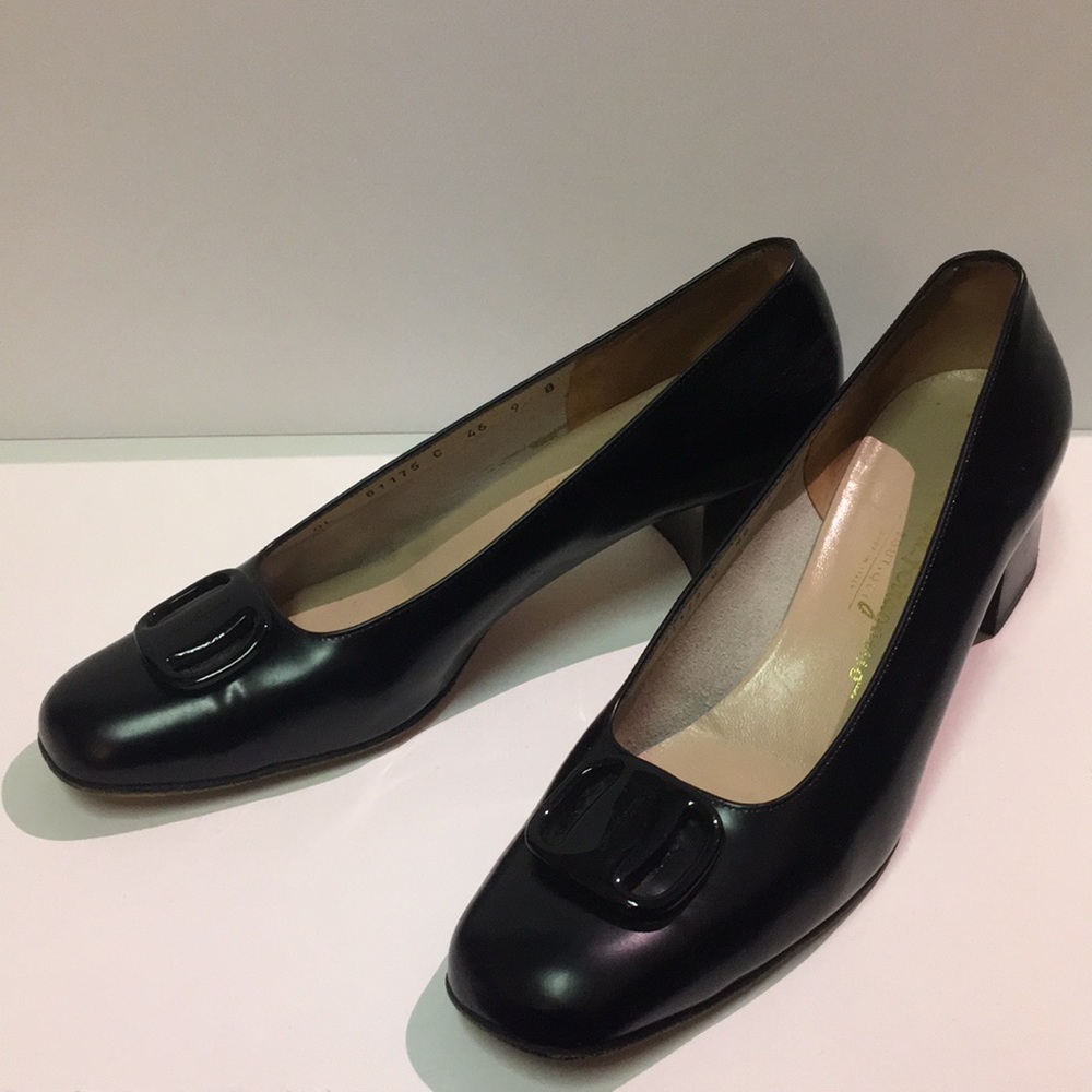 Salvatore Ferragamo vintage pumps